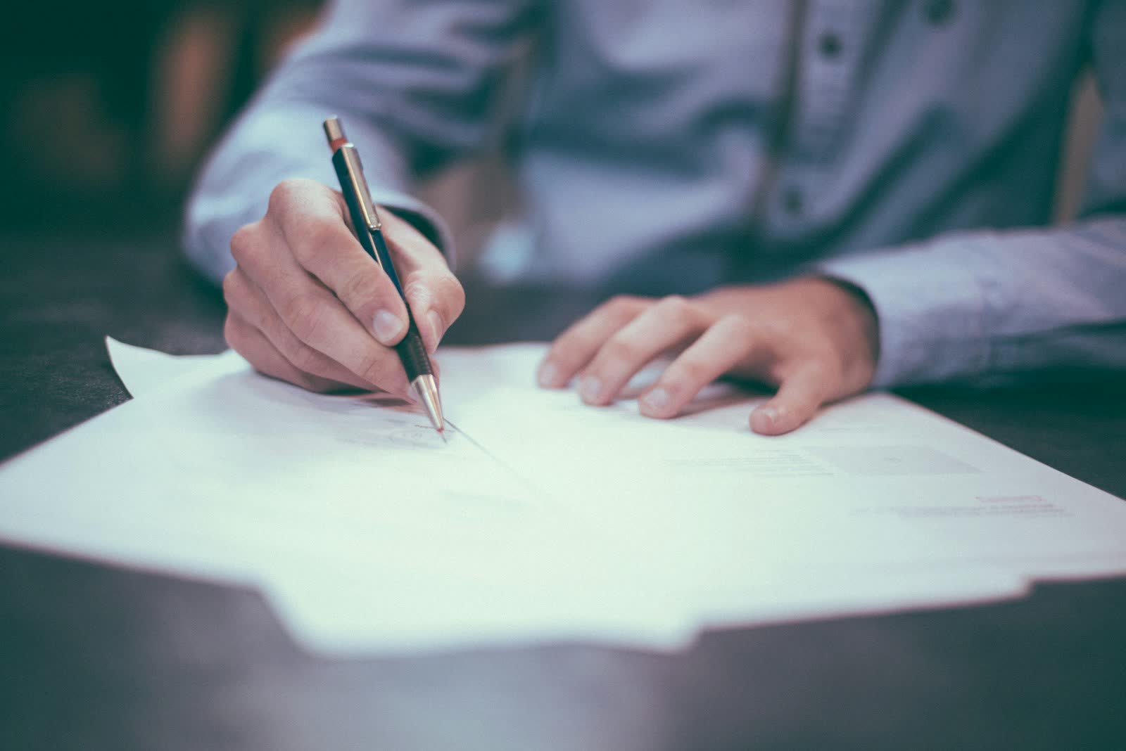 Documentos de contrato e planejamento financeiro
